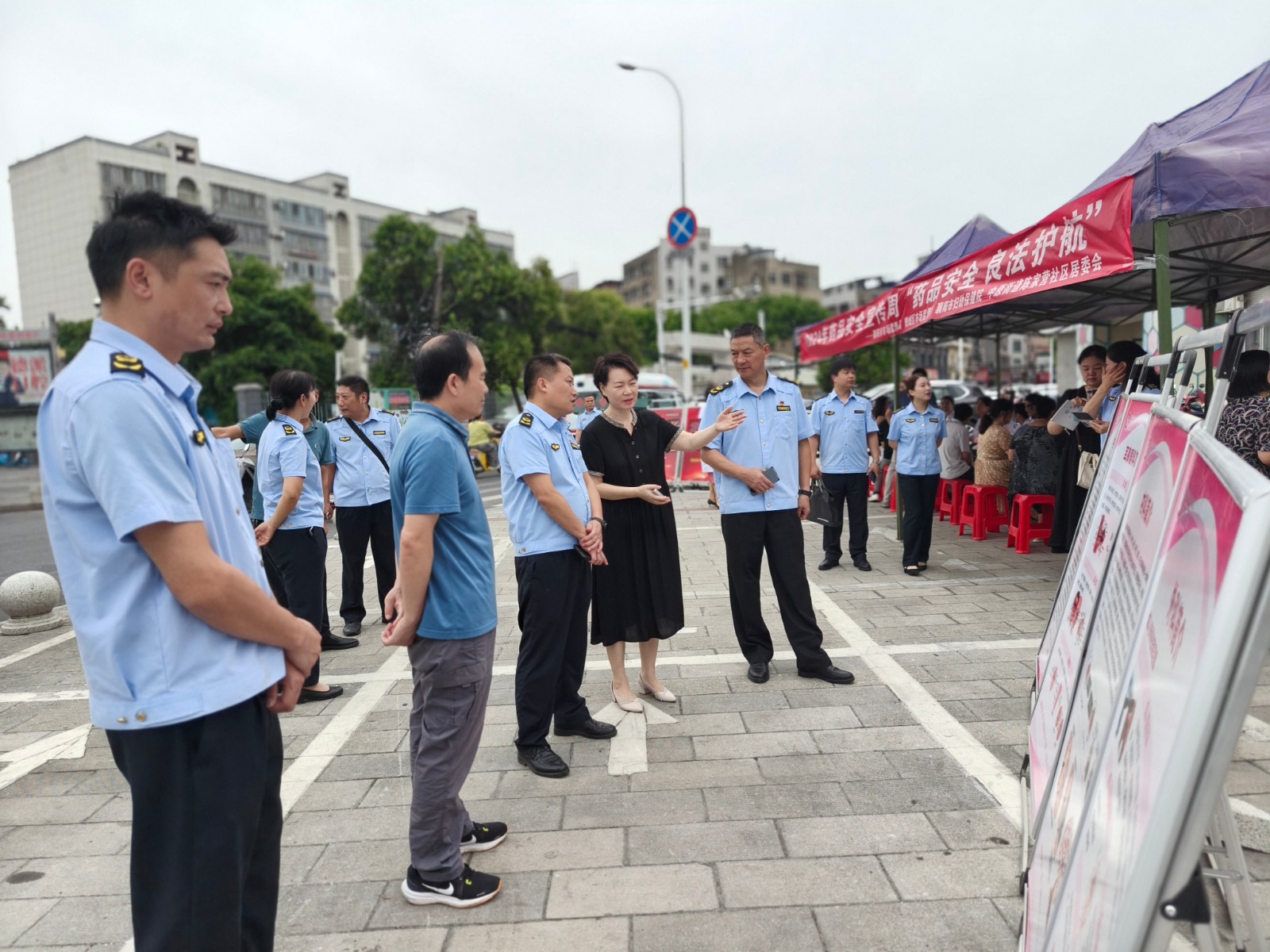 市婦幼保健院與多部門聯(lián)動舉辦全國藥品安全宣傳周義診活動